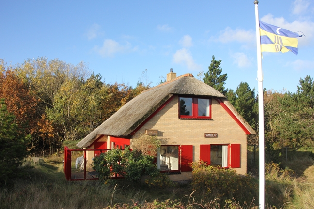 Ambla voorzijde met vlag